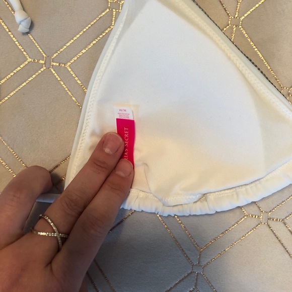 Victoria’s Secret Bikini - Picture 4 of 4